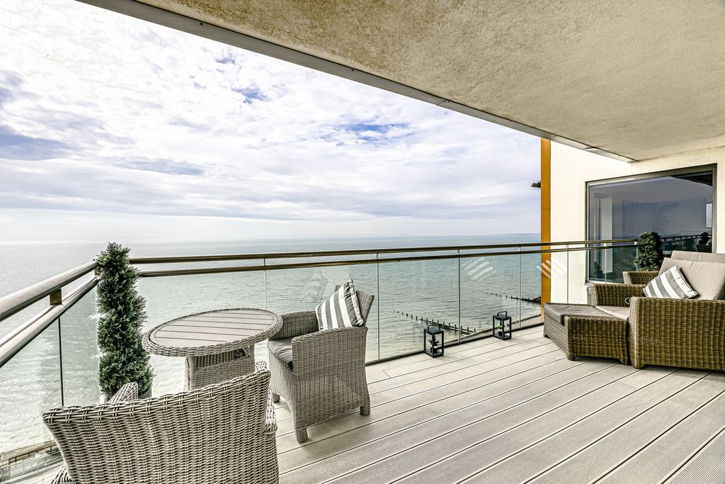 Property photo 3 of 33