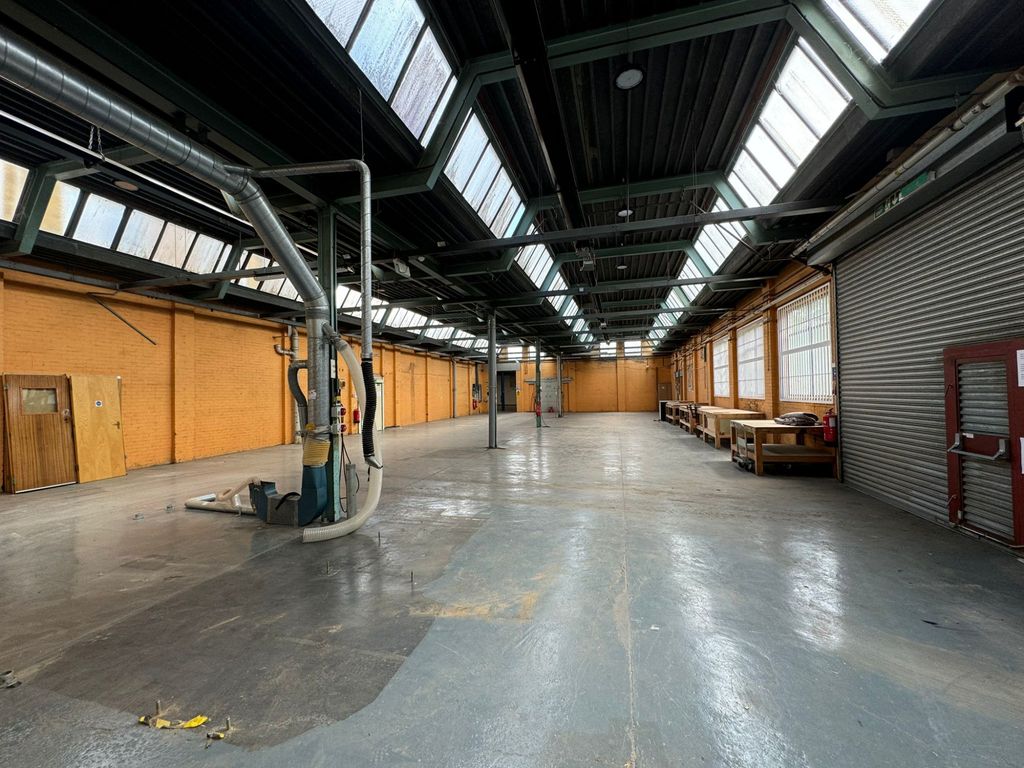Property photo 1 of 2