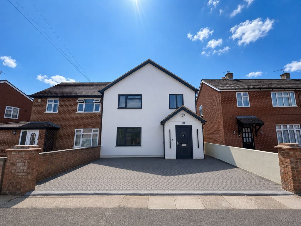 Property photo 1 of 14 4 Bed Semi-Detached House To Rent Lela Avenue, Hounslow Tw4