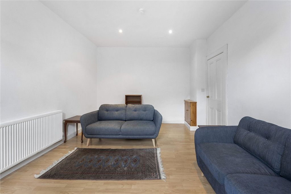 Property photo 2 of 24 Melbourne Place 7