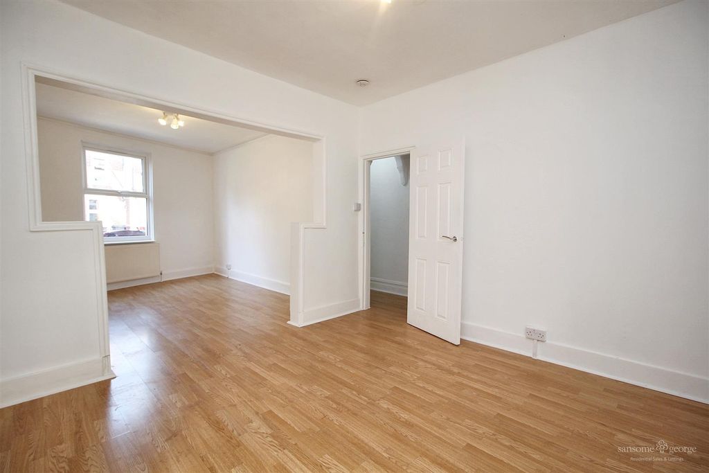 Property photo 2 of 20 Dining Room