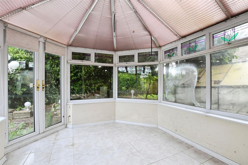 Property photo 3 of 16 Conservatory