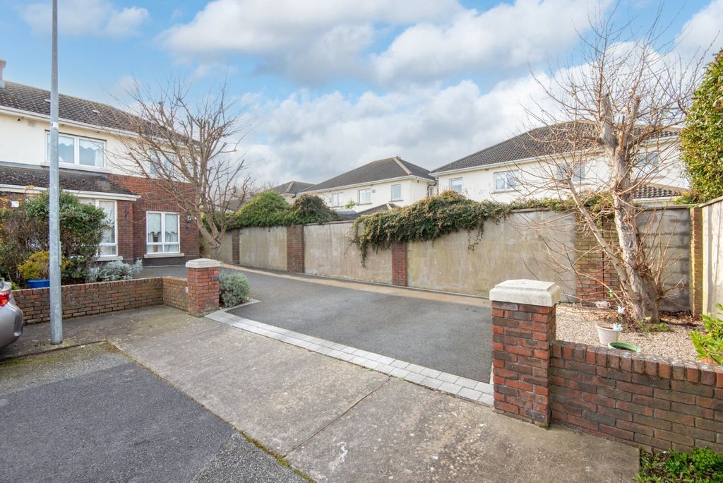 Property photo 2 of 35 Picture No. 13