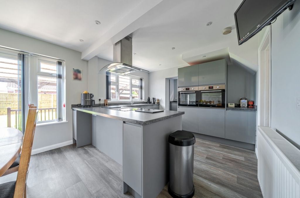 Property photo 3 of 27 1452260-11-69F29d73Cdf08