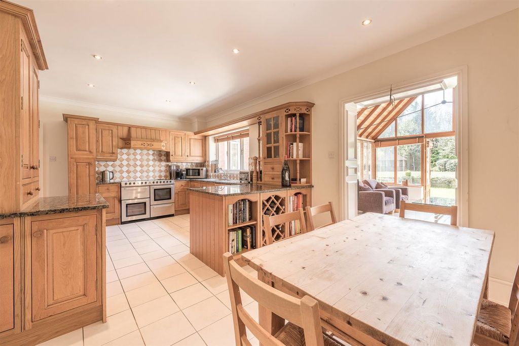 Property photo 2 of 84