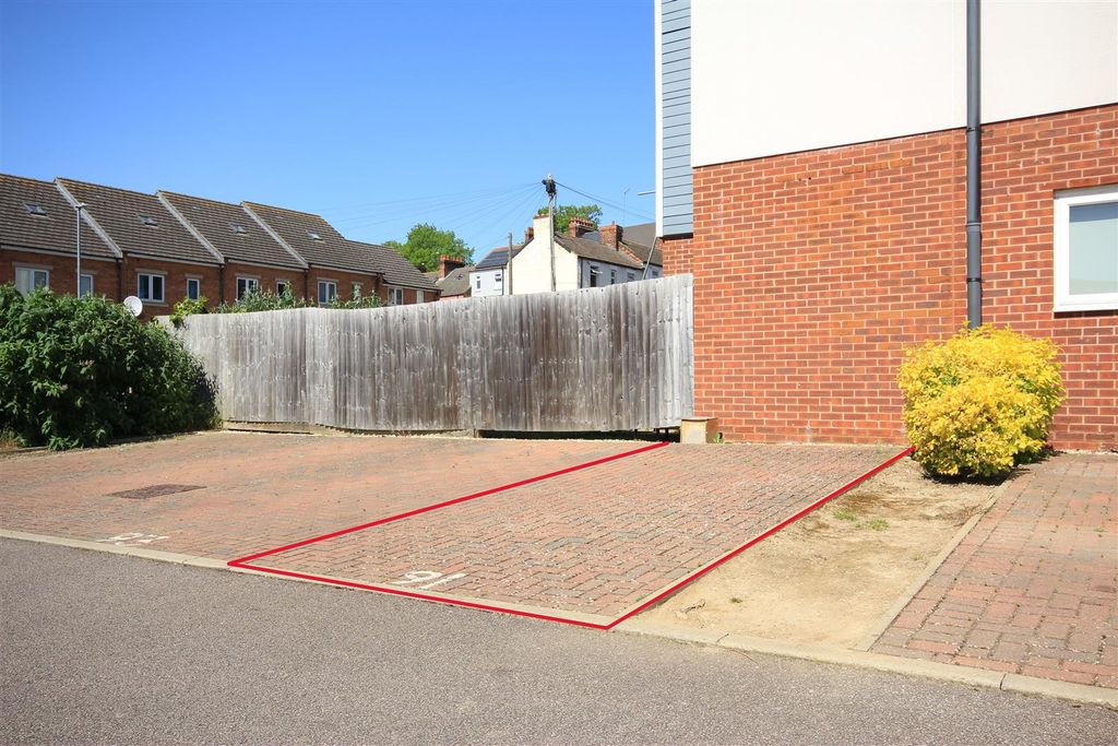 Property photo 3 of 7 Parking.Jpg