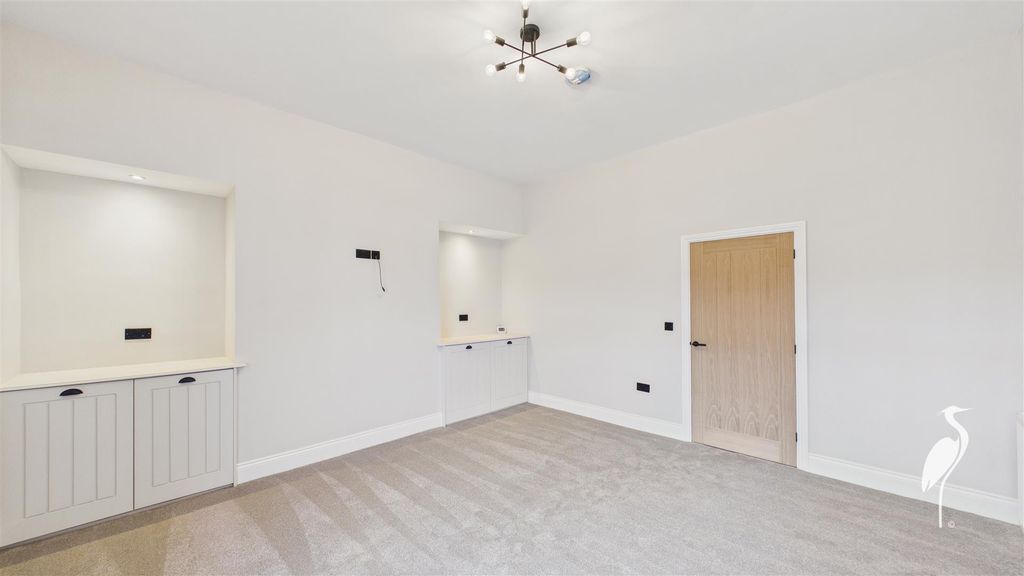 Property photo 3 of 21 Lounge