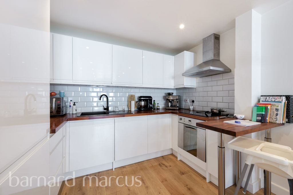 Property photo 1 of 7 Kitchen