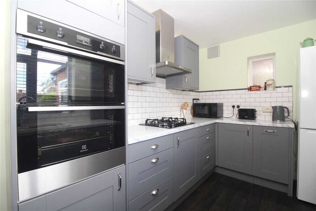 Property photo 2 of 15 Breakfast Kitchen