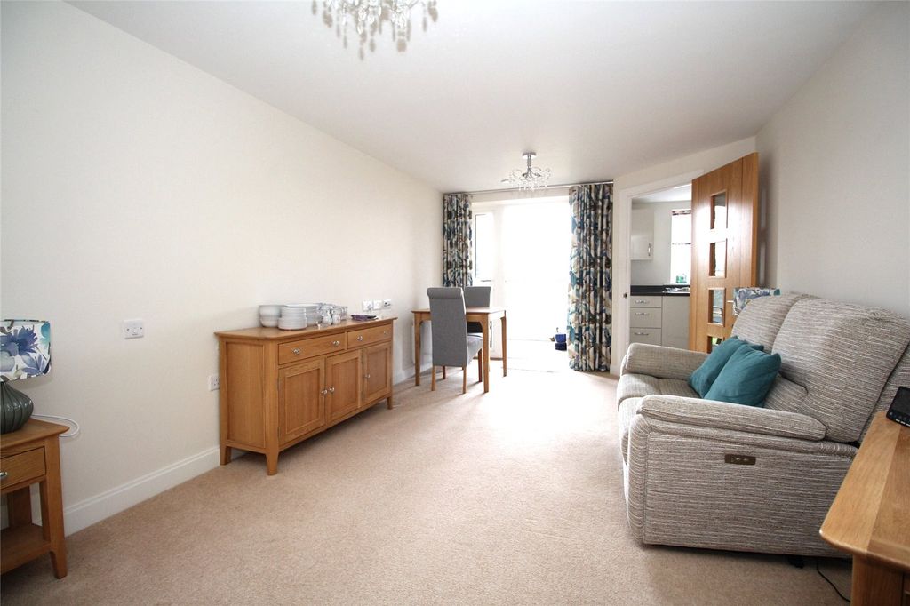 Property photo 2 of 18 Picture No. 17