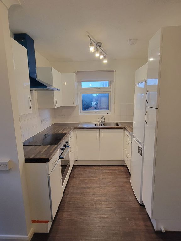 Property photo 1 of 7 Kitchen