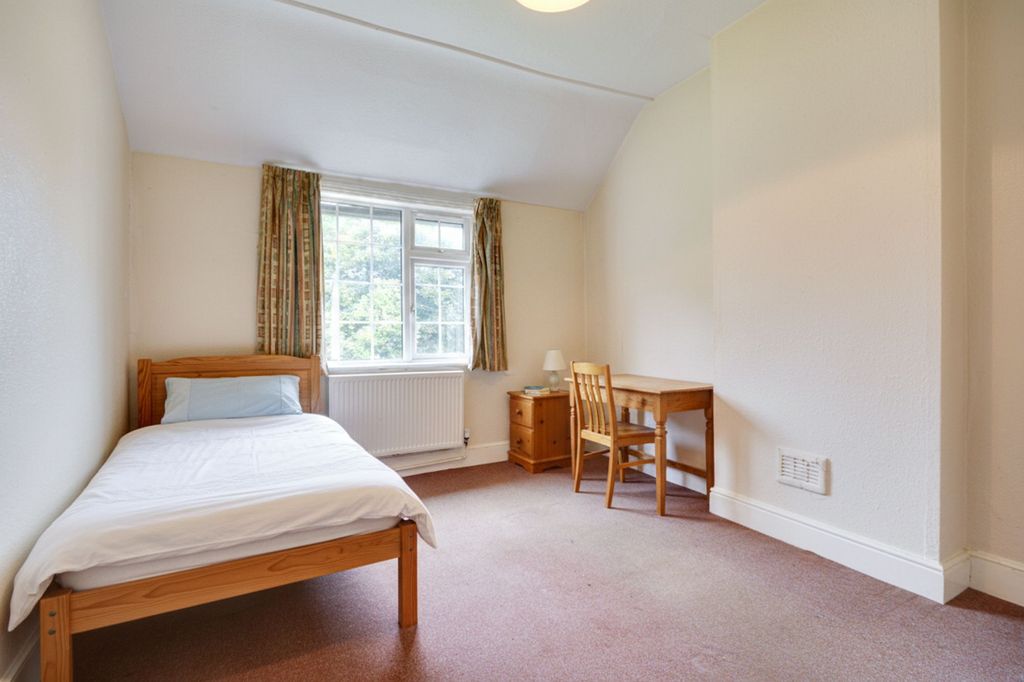 Property photo 3 of 10 Bedroom 1