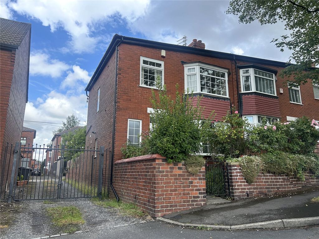 Property photo 1 of 16 External