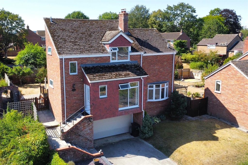 Property photo 1 of 19 Front 4 Gaisford Chase