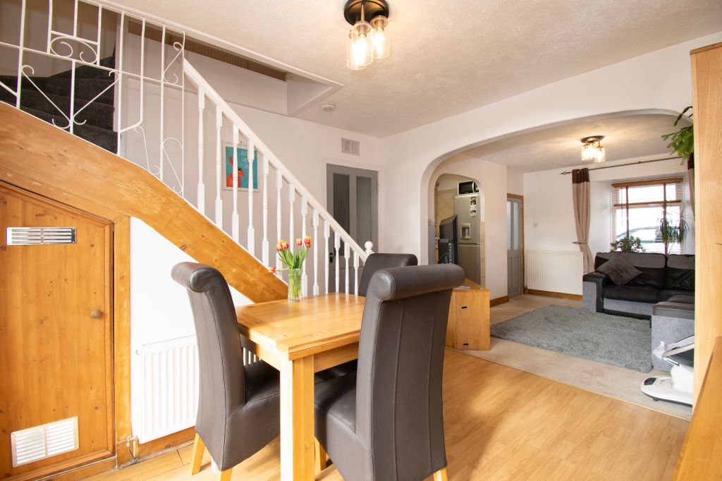 Property photo 2 of 22 Open Plan Family Dining Kitchen