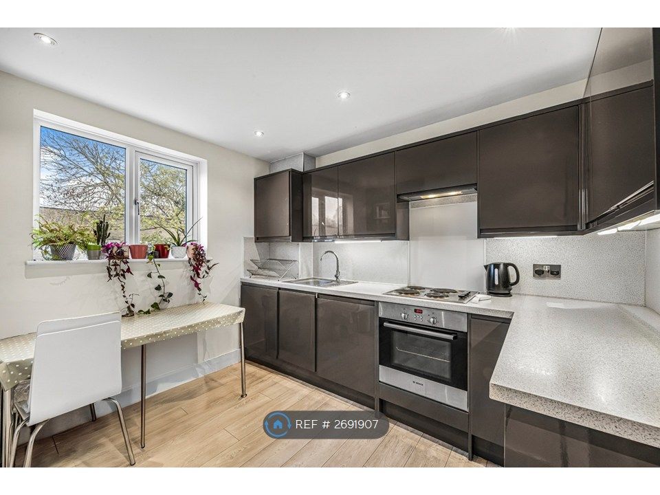 Property photo 2 of 8 Kitchen