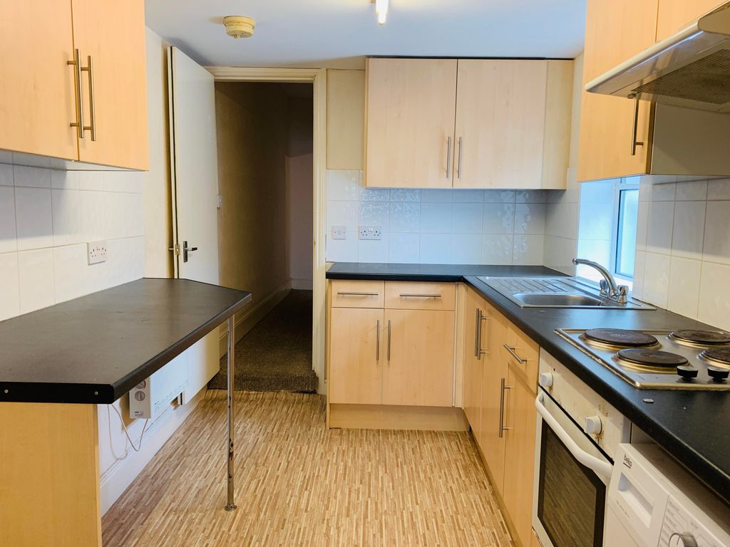 Property photo 2 of 7 Kitchen