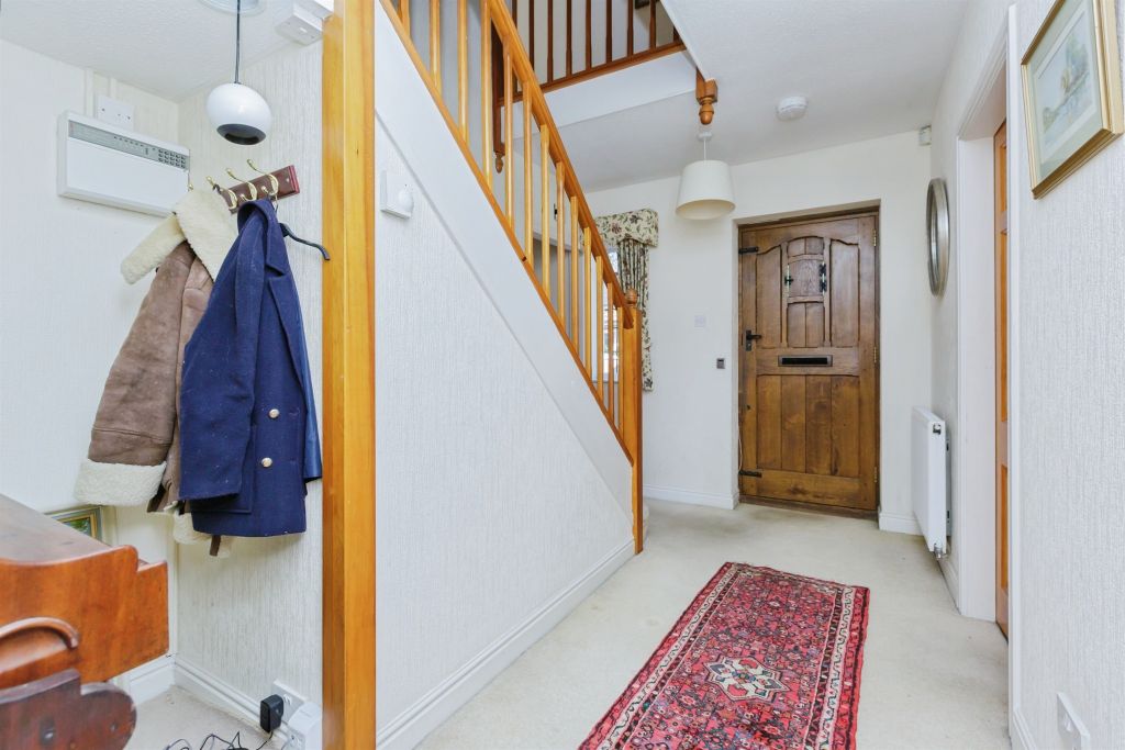 Property photo 2 of 17 Entrance Hall