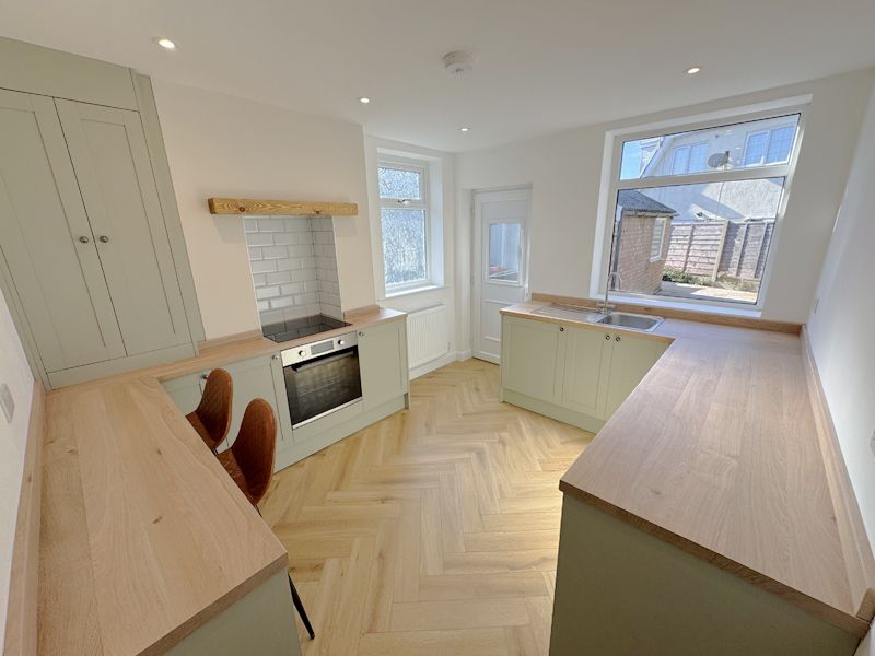 Property photo 3 of 23 Modern Breakfast Kitchen