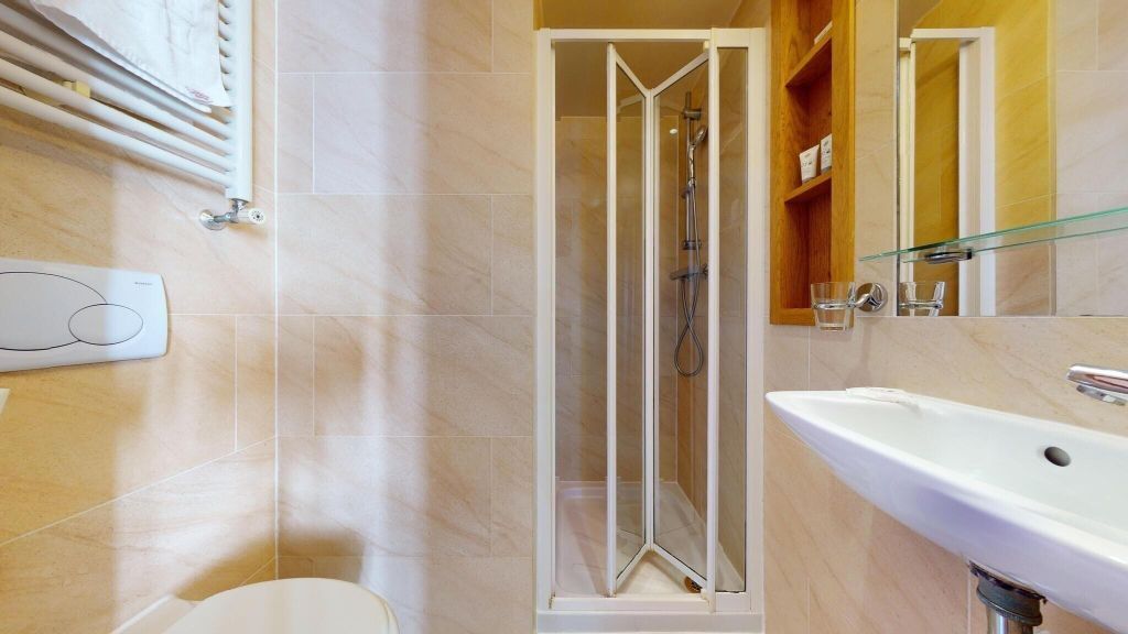 Property photo 3 of 4 Bathroom