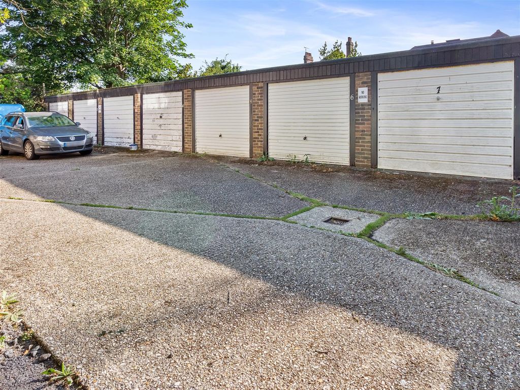 Property photo 3 of 18 11 Wallace Court-003.Jpg