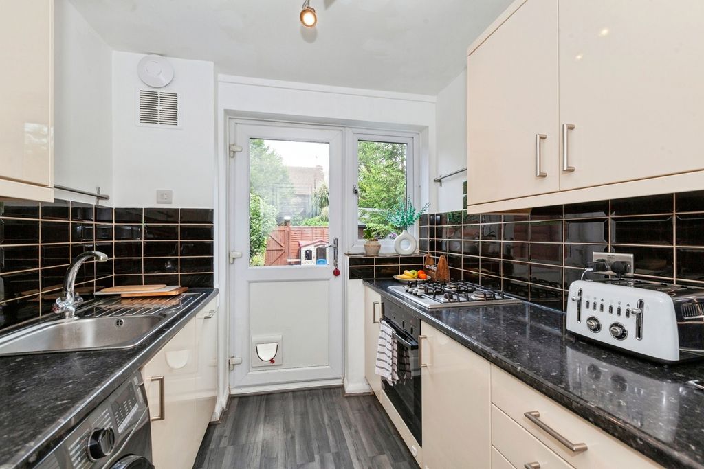 Property photo 2 of 17 Kitchen