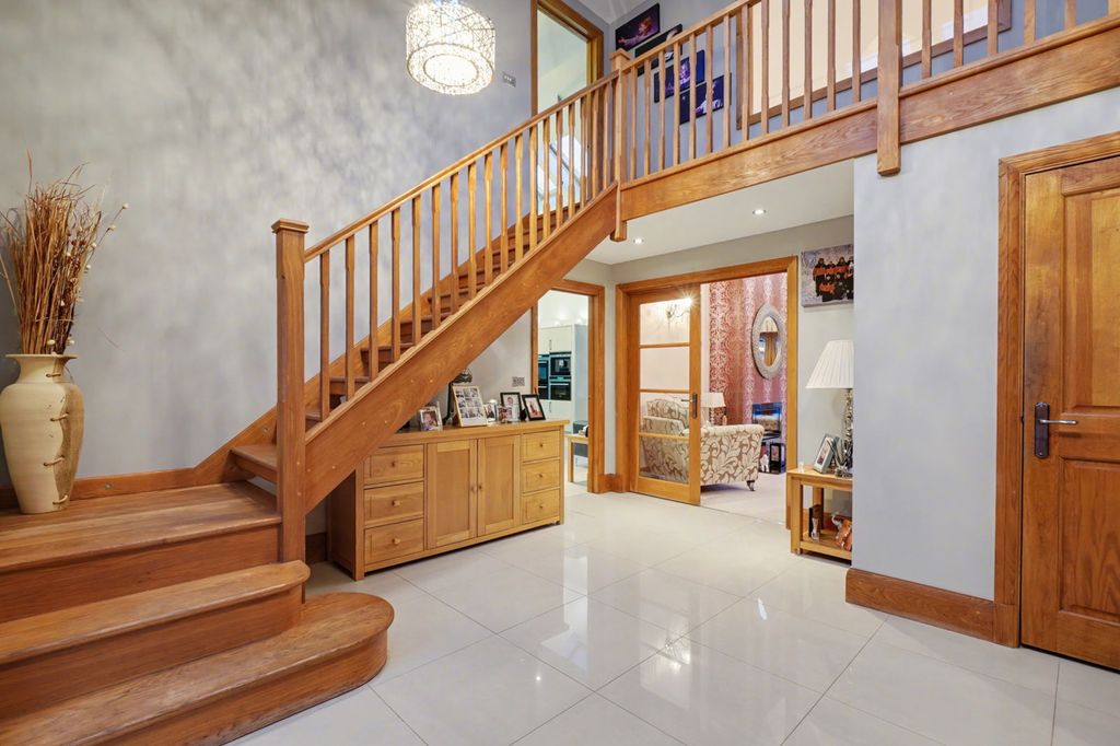 Property photo 3 of 25