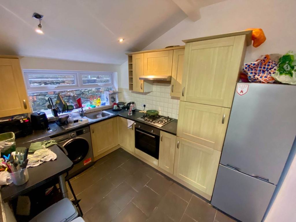 Property photo 3 of 8 Fff0c38d-123F-46Db-A648-6d09B3E0Bdc5