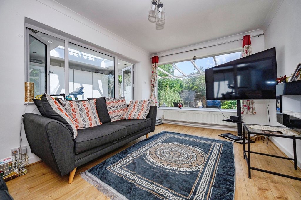 Property photo 2 of 11 Pbox-Img.Jpg