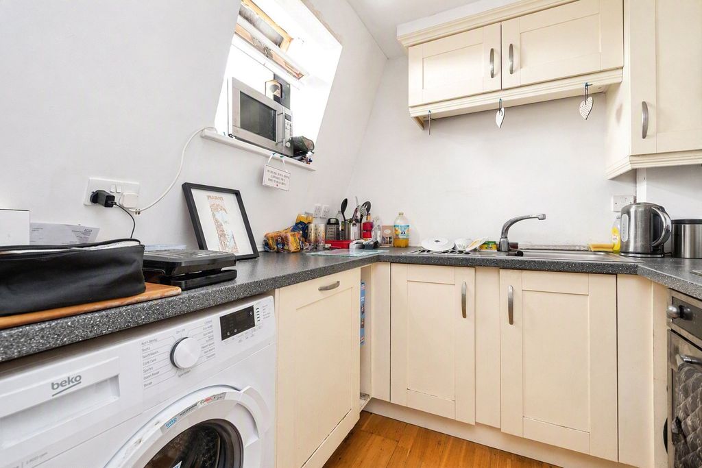 Property photo 2 of 11 Picture No. 18