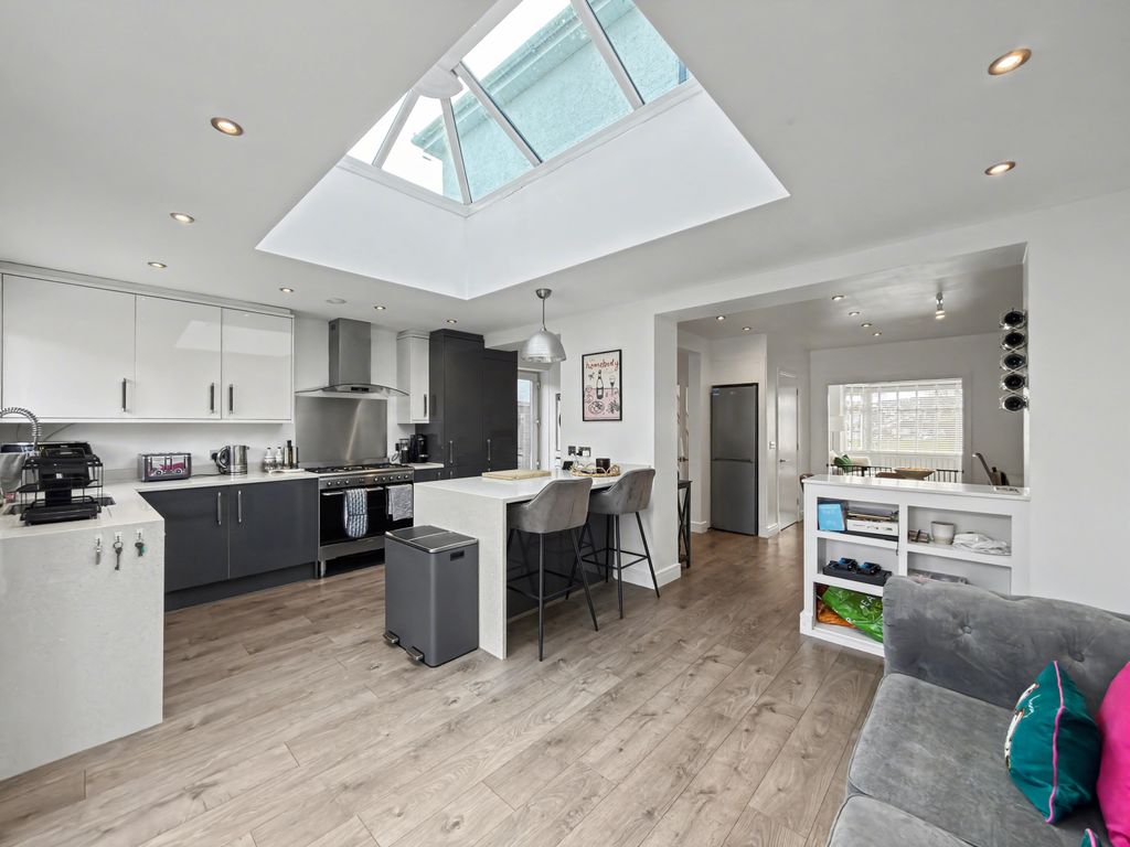 Property photo 2 of 25