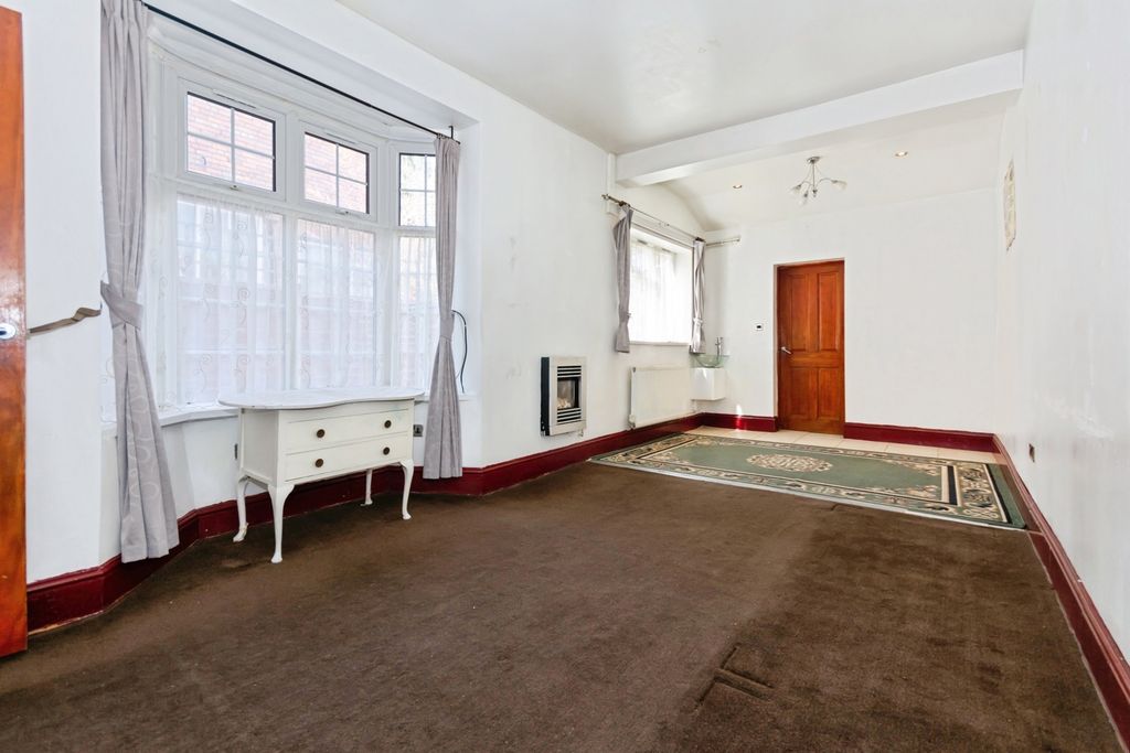 Property photo 3 of 31 Photo