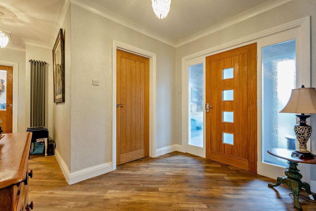 Property photo 2 of 35