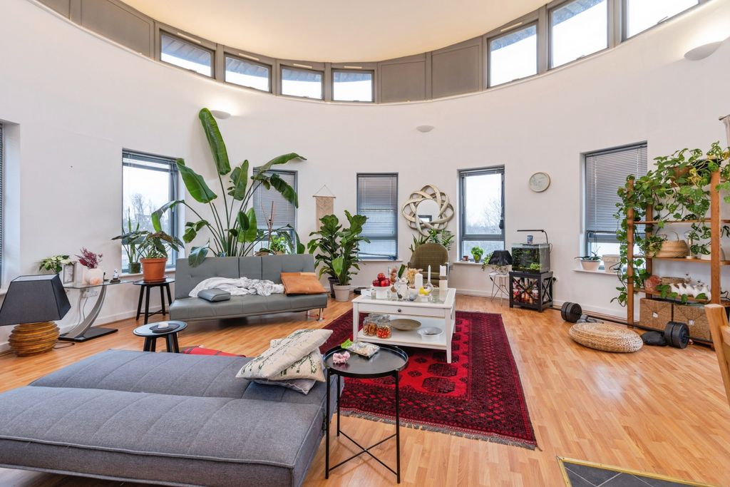 Property photo 1 of 15 Open Plan Living