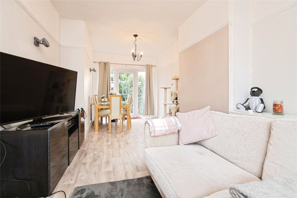 Property photo 2 of 18 Picture No. 13