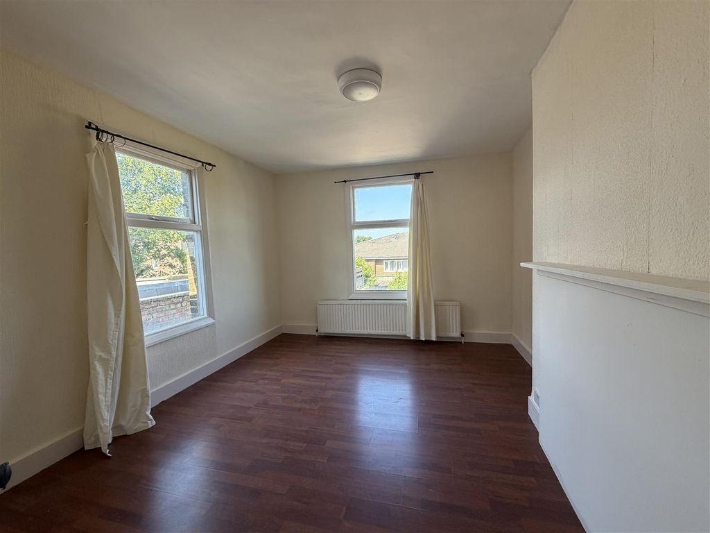 Property photo 2 of 6