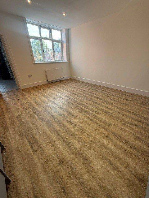 Property photo 1 of 8 Modern Two Bedroom Flat In Boscombe