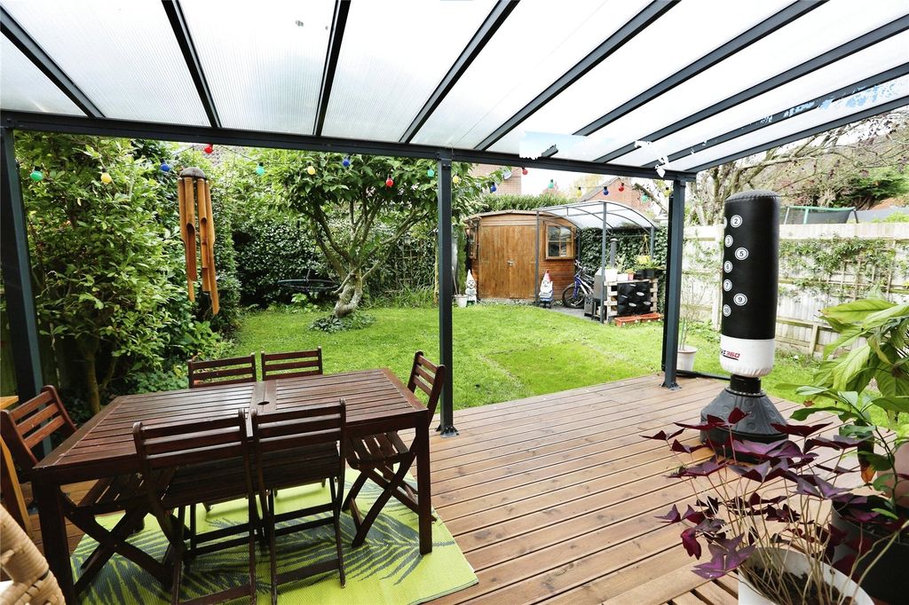 Property photo 2 of 17 Picture No. 16