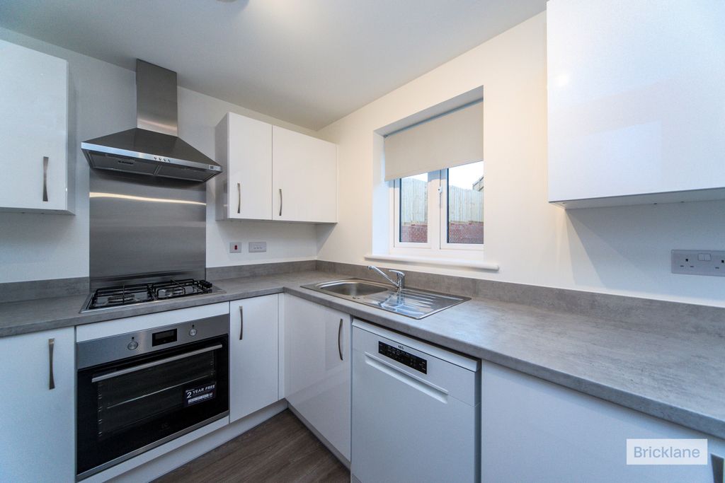 Property photo 3 of 14 Kitchen