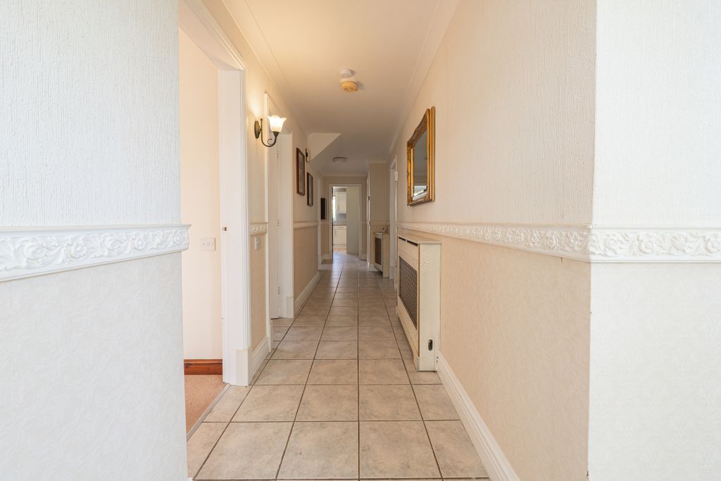 Property photo 2 of 30 .