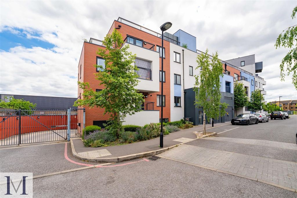 Property photo 1 of 6 1