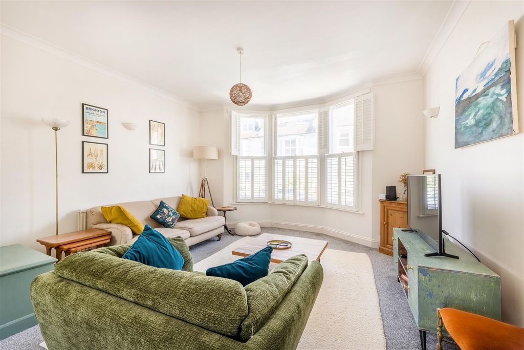 Property photo 3 of 26 18 Goldstone Road-9.Jpg
