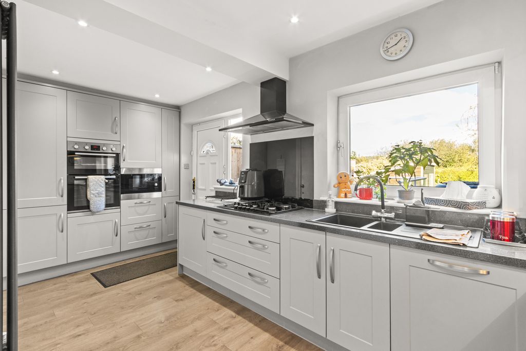 Property photo 3 of 15 Kitchen Diner