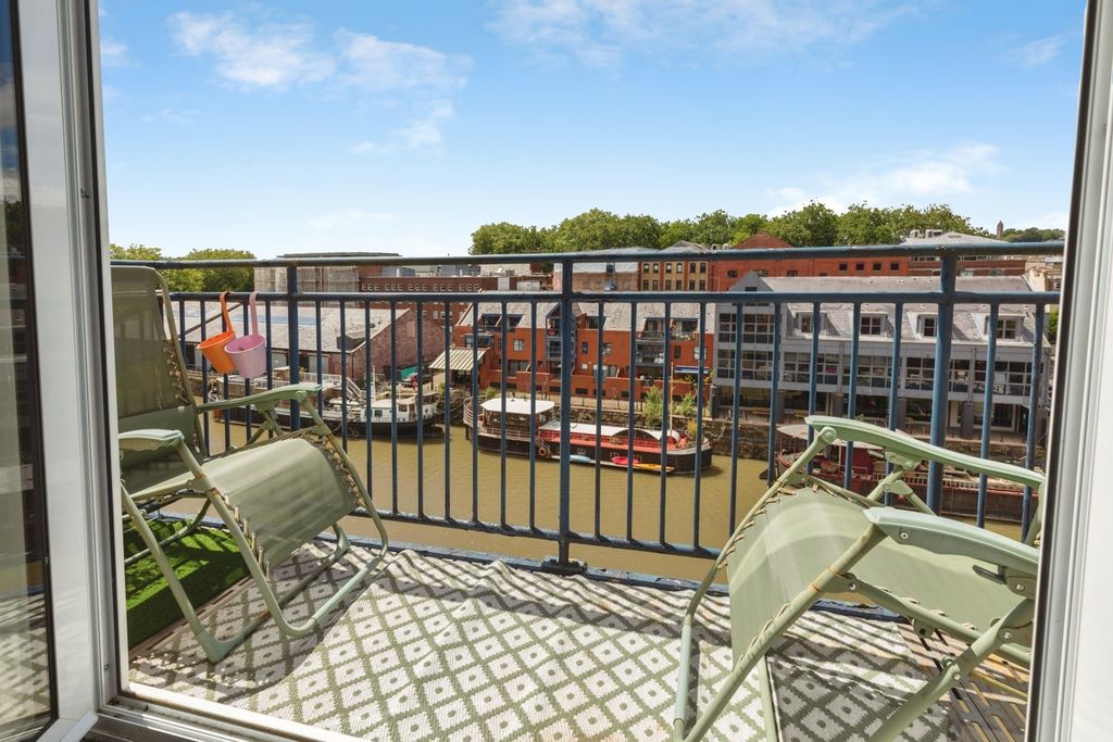 Property photo 3 of 18 Pbox-Img.Jpg