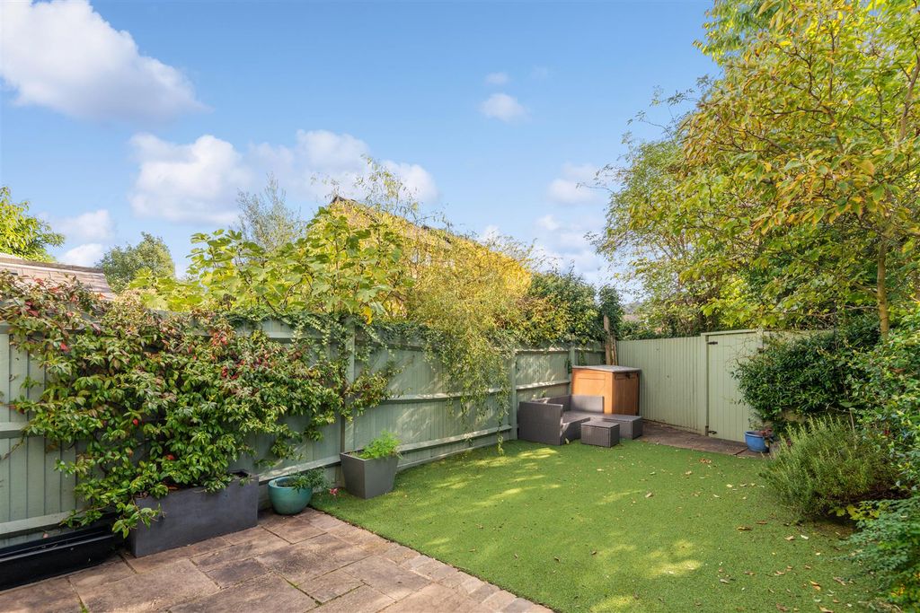 Property photo 2 of 17 17 Kent Road W4 5Ey-6.Jpg