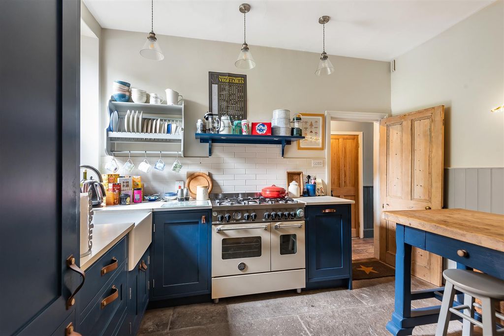 Property photo 3 of 14 Kitchen