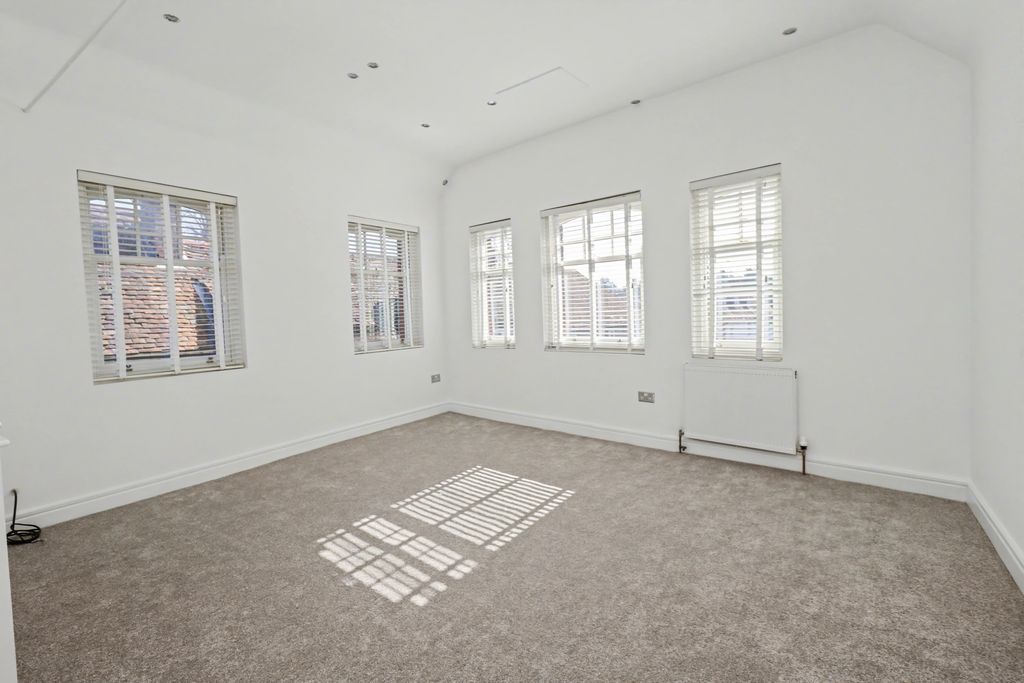 Property photo 1 of 7 Lounge