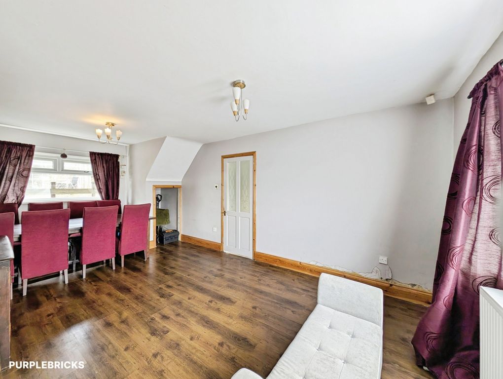 Property photo 3 of 18 Dining Area