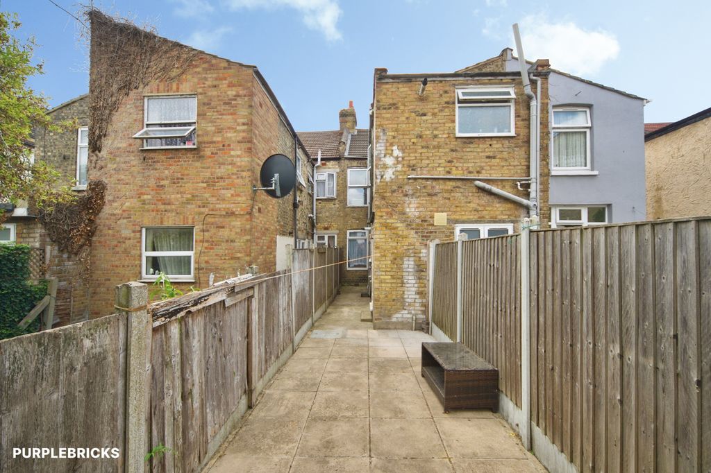 Property photo 2 of 21