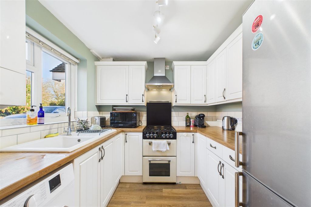 Property photo 3 of 16 Cam01894G0-Pr0247-Still003.Jpg